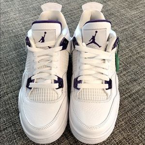 NEW Jordan 4 Retro Purple. Size 5Y (6.5W)